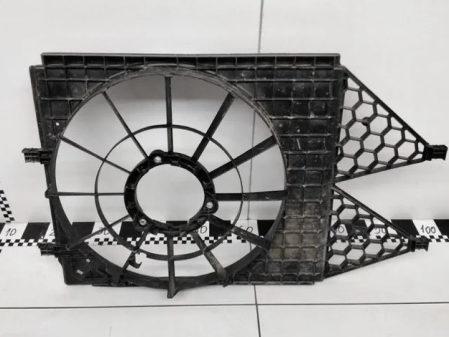 Вентилятор радиатора охлаждения ДВС для Skoda Rapid I rest NH3 2017-2020 на фотографиях