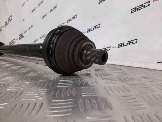 Привод передний правый для Volkswagen Passat (B6, Typ 3C) 2005-2010 на фотографиях