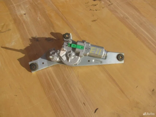 Мотор стеклоочистителя для Nissan Note E11 2005-2012 на фотографиях