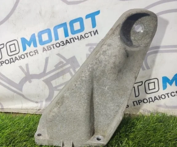 Кронштейн подушки двигателя для Volkswagen Touareg II (7P5) 2010-2014 на фотографиях