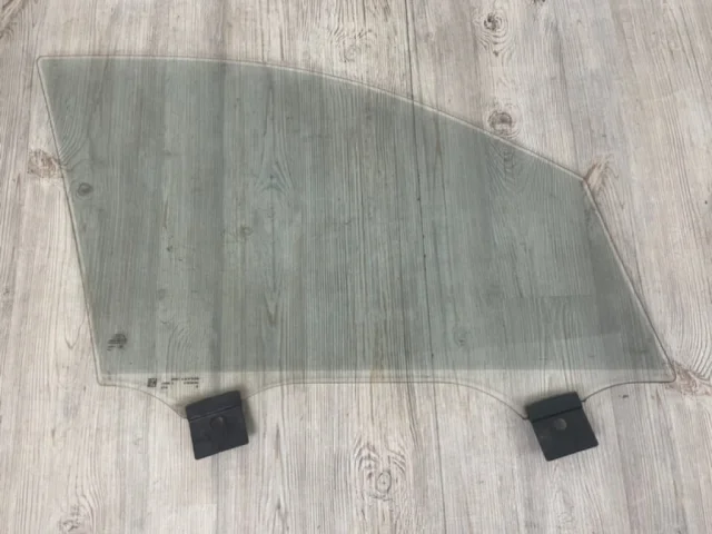 Стекло двери переднее левое для Audi Q7 4M 2015+ на фотографиях