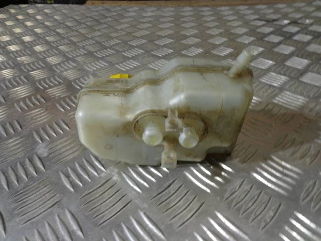 Бачок главного тормозного цилиндра для Skoda Rapid II 2020+ на фотографиях