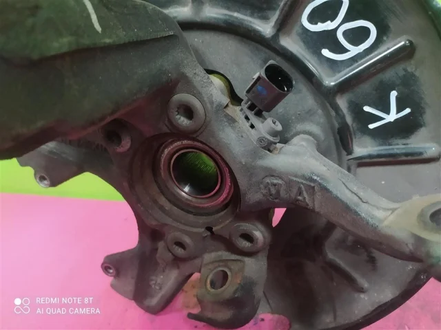 Кулак поворотный правый для Volkswagen Jetta 6 2010-2019 на фотографиях