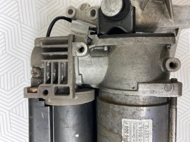 Компрессор пневмоподвески задний для Audi Q7 4L 2005-2015 на фотографиях