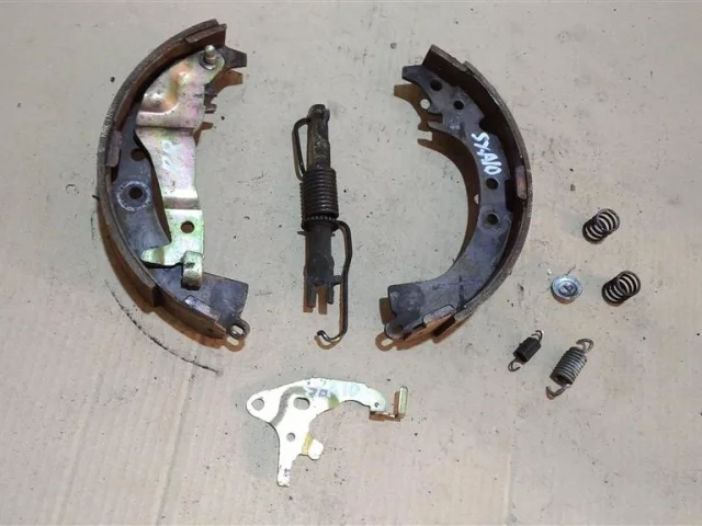 Трос ручника правый для Toyota RAV4 XA20 2000-2005 на фотографиях