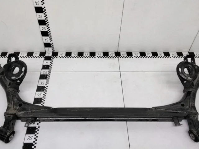 Подрамник двигателя для Skoda Rapid I rest NH3 2017-2020 на фотографиях