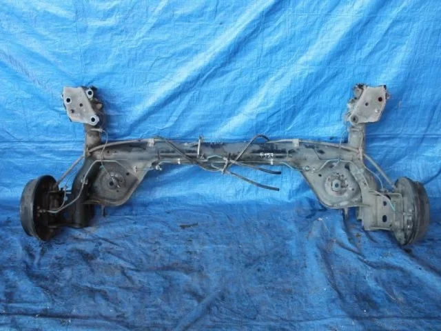 Задний подрамник для Nissan Juke YF15 2010-2014 на фотографиях