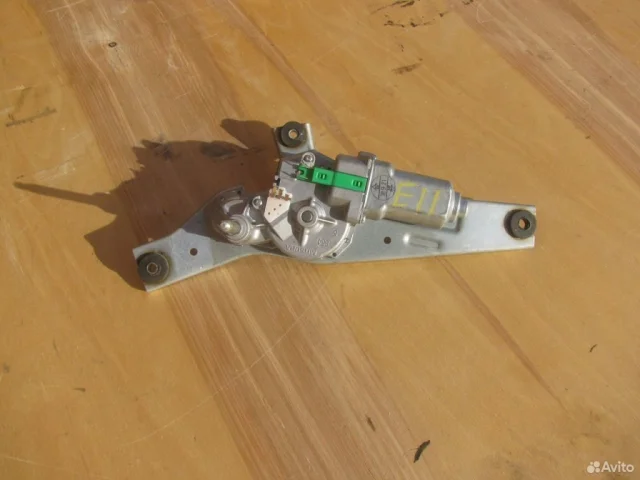 Мотор стеклоочистителя для Nissan Note E11 2005-2012 на фотографиях