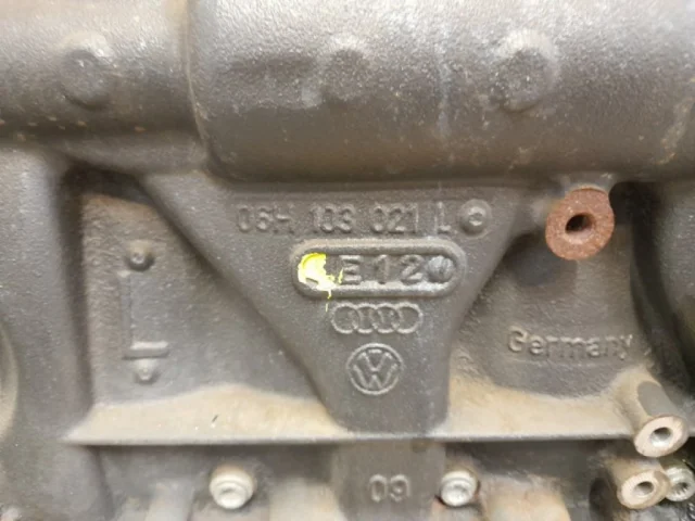 Двигатель без навесного для Audi A6 C7 2010-2018 на фотографиях