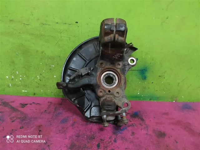 Кулак поворотный левый для Volkswagen Jetta 6 2010-2019 на фотографиях