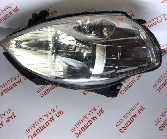 Фары для Nissan Tiida C11 Хэтчбек 2007-2014 на фотографиях