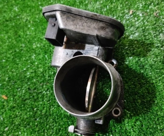 Дроссельная заслонка для BMW X5 Е53 1999-2006 на фотографиях