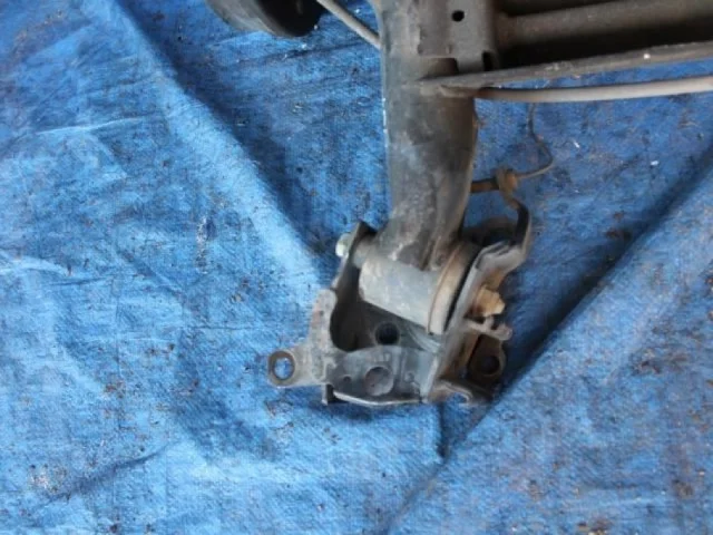 Задний подрамник для Nissan Juke YF15 2010-2014 на фотографиях