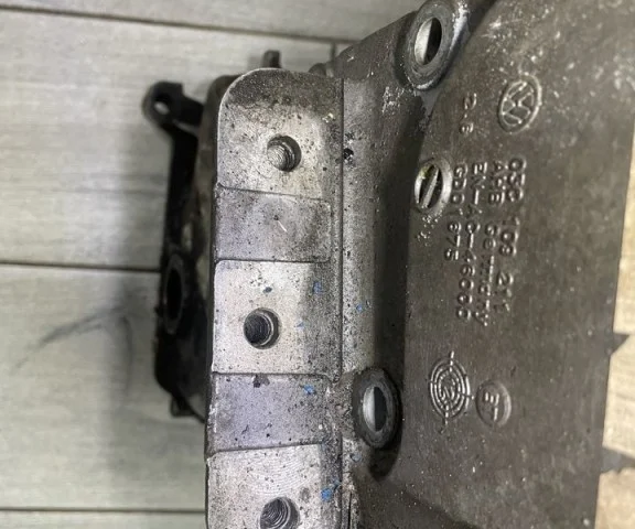 Передняя крышка двигателя для Volkswagen Polo V Седан (6R) 2009-2015 на фотографиях