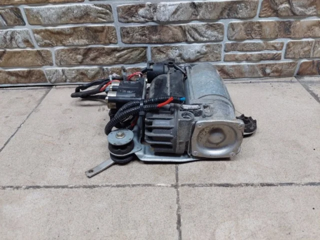 Компрессор пневмоподвески задний для BMW X5 Е70 2006-2013 на фотографиях