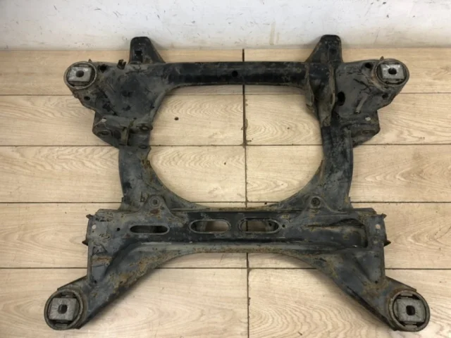 Подрамник двигателя для Volkswagen Touareg I (7L) 2002-2010 на фотографиях