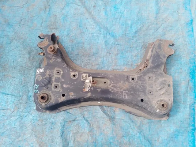 Подрамник двигателя для Nissan Note E11 2005-2012 на фотографиях