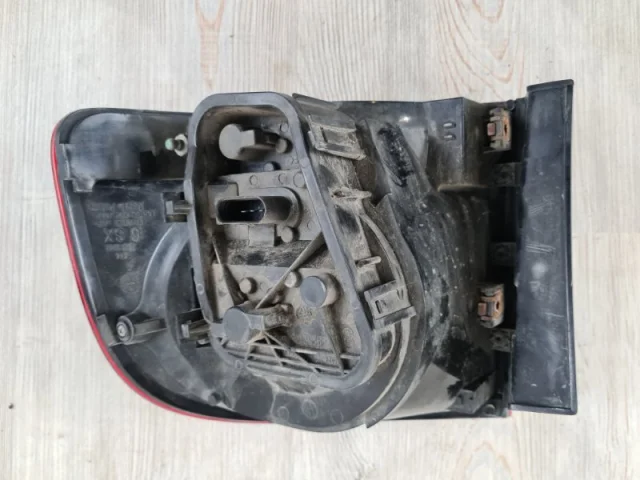 Фонарь левый для Volkswagen Touareg I (7L) 2002-2010 на фотографиях