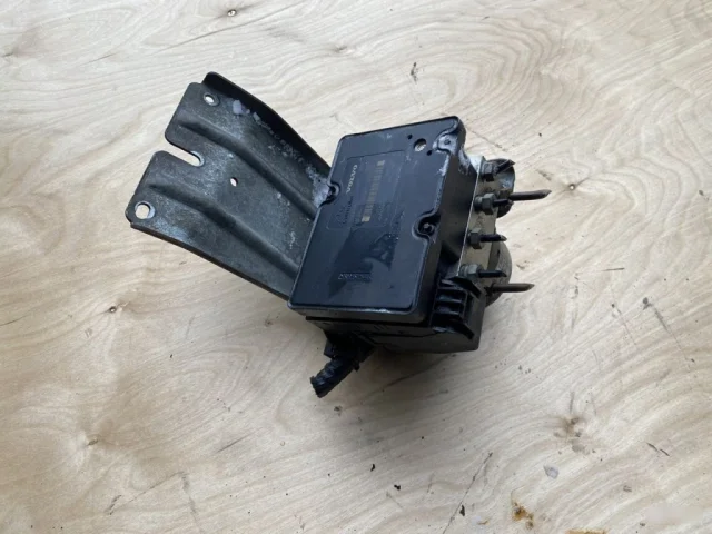 Блок ABS для Volvo XC90 I C 2002-2014 на фотографиях