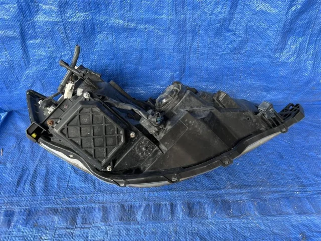 Фара левая для Toyota Alphard H10 2002-2008 на фотографиях