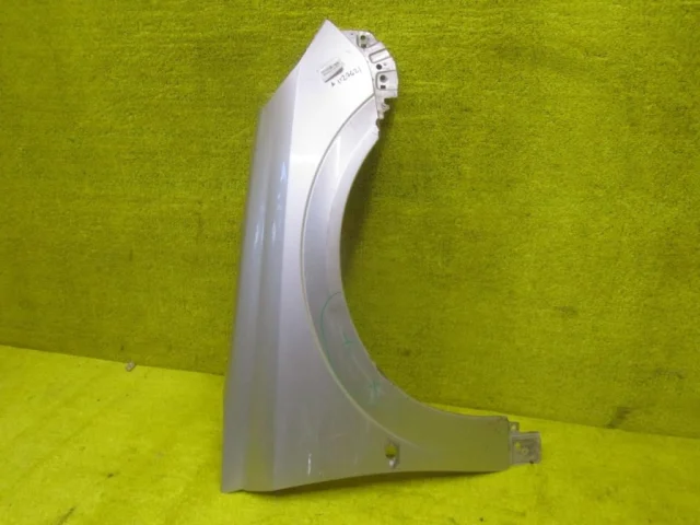 Крылья для Opel Vectra C Хэтчбек  2002-2008 на фотографиях