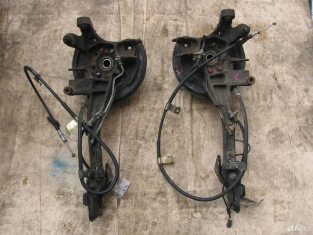 Кулак поворотный левый для Subaru Legacy Универсал BH/B12 1998-2003 на фотографиях