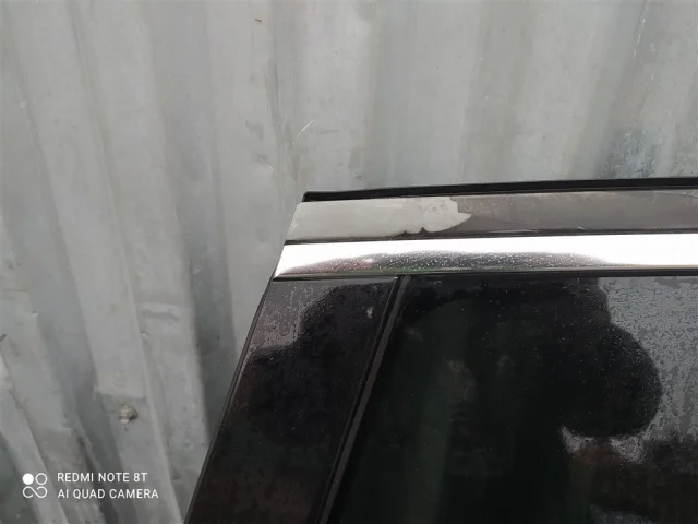 Уплотнитель передней правой двери для Audi Q7 4L 2005-2015 на фотографиях