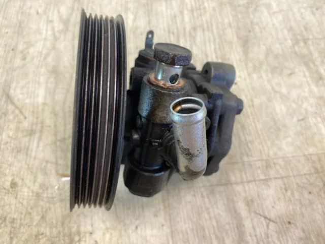 Насос ГУР для Mitsubishi Outlander 1 CU0W 2002-2009 на фотографиях