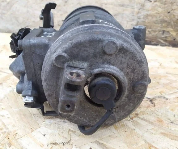 Компрессор кондиционера для Toyota Land Cruiser 100 1998-2007 на фотографиях