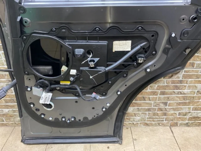 Дверь задняя правая для Land Rover Range Rover Sport L494 2013-2017 на фотографиях