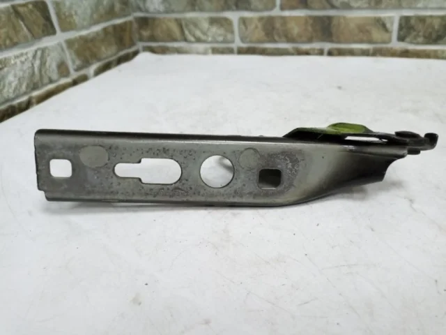 Петля капота левая для Audi Q3 8U 2011-2019 на фотографиях