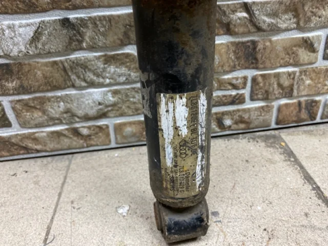 Амортизатор передний левый для Audi Q7 4L 2005-2015 на фотографиях