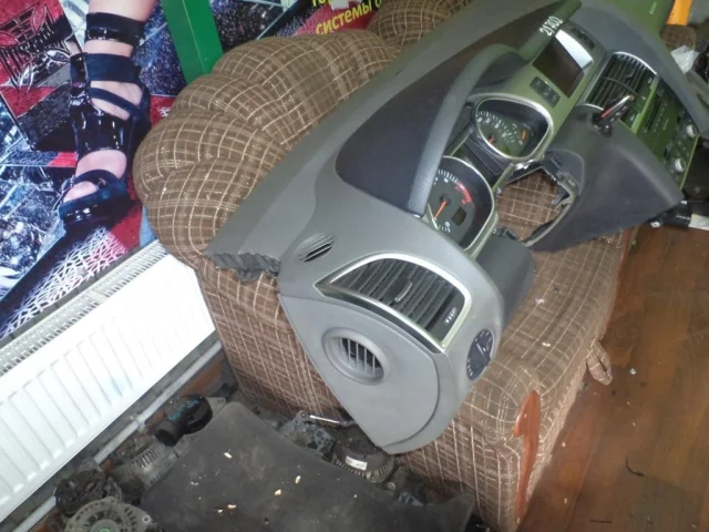 Приборная панель для Audi Q7 4L 2005-2015 на фотографиях