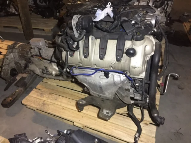 Двигатель без навесного для Porsche Cayenne 958 2010-2014 на фотографиях