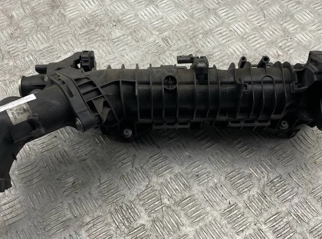 Впускной коллектор для BMW 3er F30 2011-2019 на фотографиях