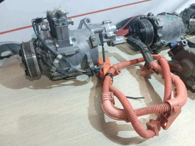 Компрессор кондиционера для Honda Civic FA 2005-2010 седан на фотографиях