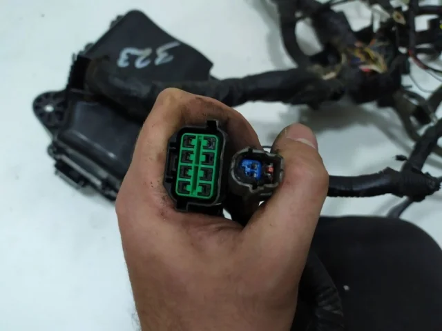 Проводка моторного отсека для Hyundai Solaris 1 рестайлинг 2014-2017 на фотографиях