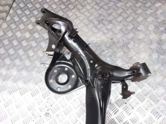 Задняя балка для Toyota Corolla E180 rest (RU) 2016-2019 на фотографиях