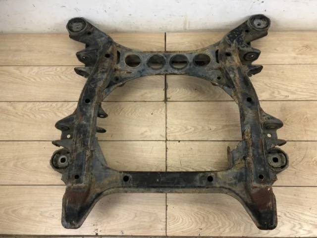 Подрамник двигателя для Volkswagen Touareg I (7L) 2002-2010 на фотографиях