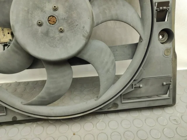 Вентилятор радиатора охлаждения ДВС для BMW 3er Е46 1998-2007 на фотографиях