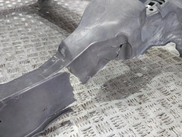 Панель радиатора (телевизор) для Ford Explorer U502 2011-2016 на фотографиях