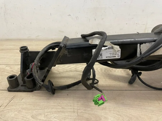 Фаркоп для Volkswagen Touareg II (7P5) 2010-2014 на фотографиях