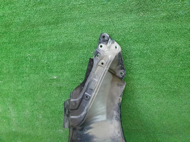 Крылья для Toyota Corolla E180 rest (RU) 2016-2019 на фотографиях