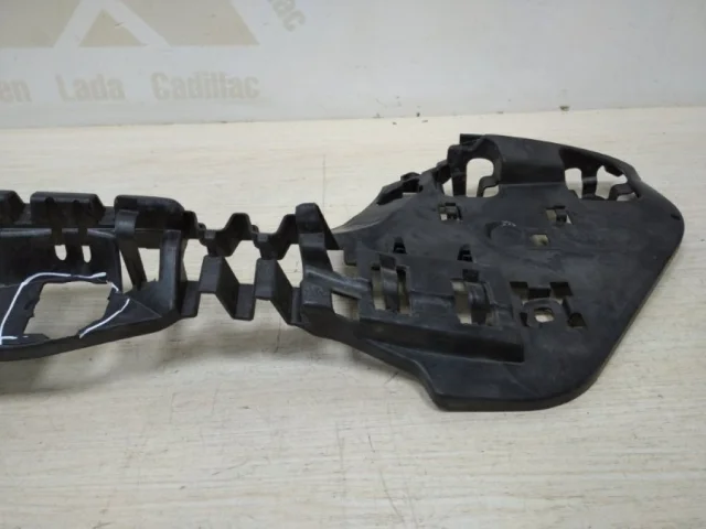 Кронштейн заднего бампера левый для BMW 5er G30 2016-2023 на фотографиях