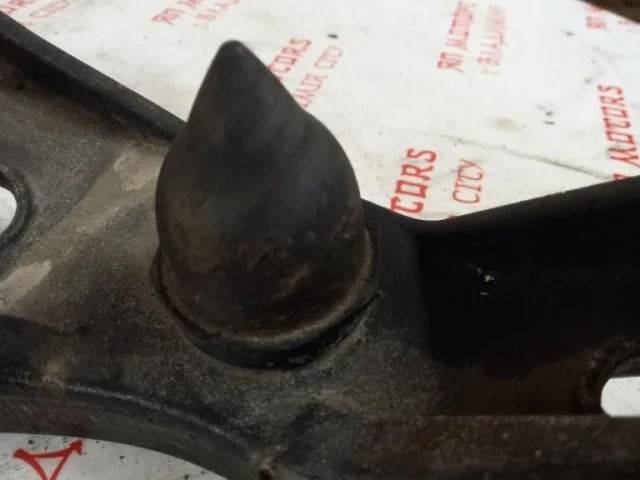 Рычаг задний левый нижний для Suzuki Grand Vitara 2005-2014 на фотографиях