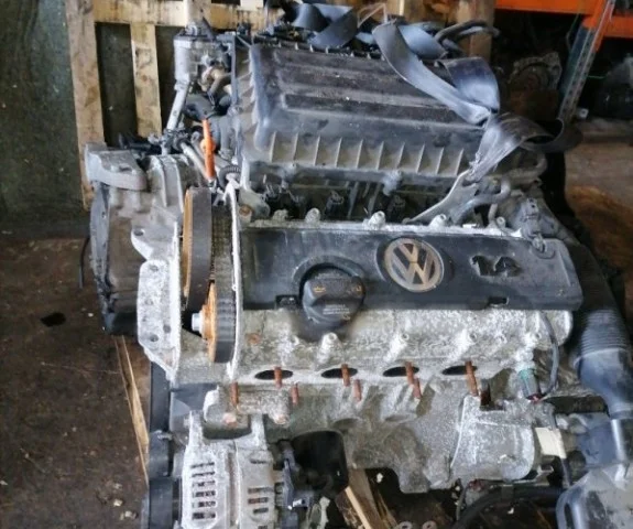 Двигатель без навесного для Volkswagen Polo IV Седан (9N2) 2003-2005 на фотографиях