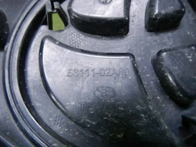 Решетка радиатора для Toyota Corolla E160/E180 Седан (RU) 2012-2016 на фотографиях