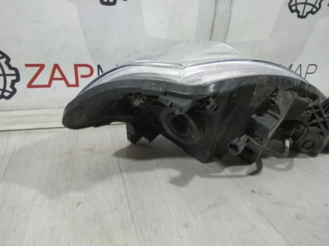 Фары для Nissan Tiida C11 Хэтчбек 2007-2014 на фотографиях