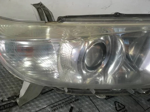 Фара правая для Toyota Highlander XU40 2007-2013 на фотографиях