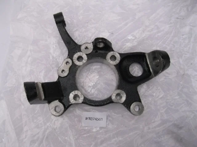 Кулак поворотный левый для Mitsubishi Pajero V90 5dr 2006-2011 на фотографиях